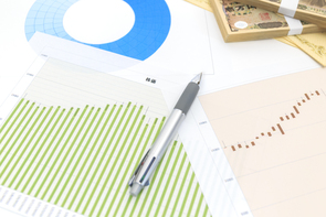 株式市場の反応は資金の募集形式により異なるか?