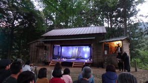 魂の宿る森の劇場－農村舞台と風力発電