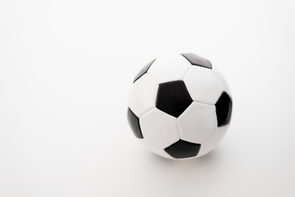サッカーボールは球形なのか－馴染み深い白黒のサッカーボールは、切頂二十面体と呼ばれるものがベースだってこと知っていましたか－