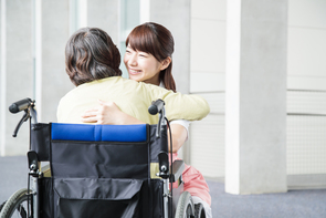 介護保険の自己負担、8月から最大3割に～求められる一層の財源確保、給付抑制の議論～