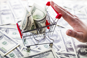 【4月米個人所得・消費支出】個人所得(前月比)は+0.5%、消費支出+0.3%と共に堅調な伸び、市場予想も上回る結果