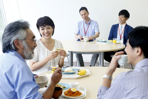 70歳雇用推進の背景と今後の課題 - 企業や個人の状況に合わせたより多様な定年制度の実施を -