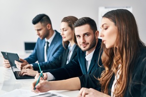 外国人労働者との共生、優先課題は?-高齢者活躍で日本語教育の強化を