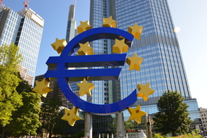 ECB政策理事会-担保緩和の伏線からの追加緩和決定