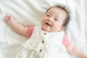 赤ちゃんの明るい笑い声の力－本物でもヒーリング・ロボでもパワーは同じ－