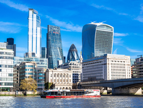 英国雇用関連統計(8月)-賃金・労働時間に改善の兆し