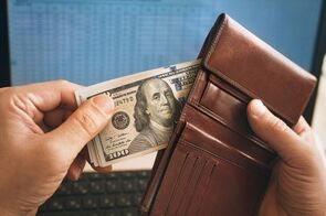 米個人所得・消費支出(21年8月)-個人消費(前月比)が+0.8%と前月から増加に転じたほか、市場予想(+0.7%)も上回る