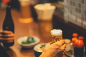 今後、勤め先での飲み会や会食はどうなるか