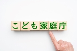 少子化進行に対する意識と政策への期待（１）－経済要因は共通認識だが、子育て中の女性で身体・精神的負担が上回る、若者ほど経済面以外の負担も