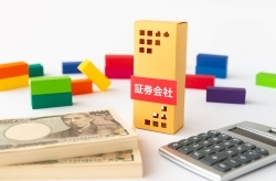 投資信託の信託報酬は低下したか?