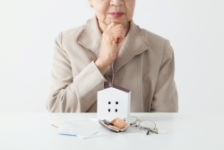 シングル高齢者の相続と金銭管理の準備状況~相続準備は未婚女性が進行、認知能力低下後の金銭管理準備は未婚男女とも遅れ