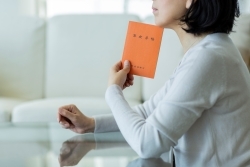 老後の年金が「月10万円未満」の割合は50歳女性の６割弱、40歳女性の５割強～2024年「財政検証」で初めて示された女性の将来の年金見通し～