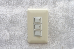 屋根裏部屋の電球の問題-デジタルの感性とアナログの感覚をうまく組み合わせる