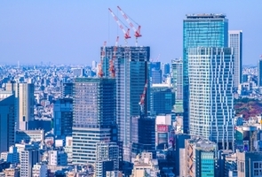 良好な景況感が継続。先行きも楽観的な見方が強まる。～期待はホテルと産業関係施設（データセンターなど）が上位。リスク要因として、国内金利と米国政治・外交への警戒高まる～第２１回不動産市況アンケート結果