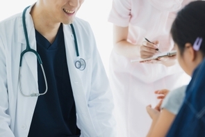 新設された５歳児健診とは？－法定健診から就学までの期間における発達障がいや虐待リスクに対応、その後のフォローアップ体制には課題も－