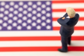 トランプ政権100日の評価-関税政策などの予見可能性低下が金融市場や消費者、企業マインド、支持率の悪化要因に