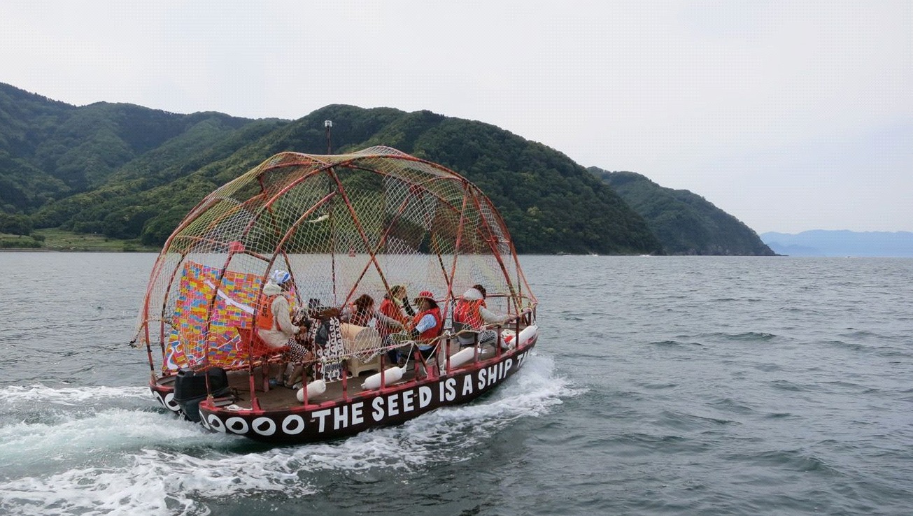 舞鶴港を出て日本海に向かう「ＴＡＮｅＦＵＮｅ」の写真