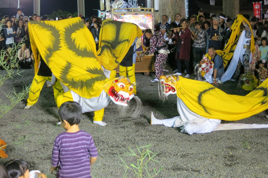 宵宮祭りの陸中弁天虎舞